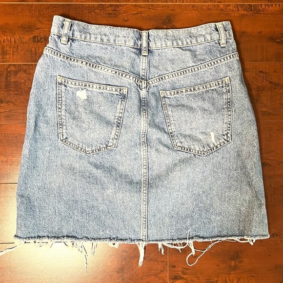 FREE PEOPLE We The Free Distressed Denim Mini Jean Skirt Raw Hem Size 29 - Picture 3 of 8
